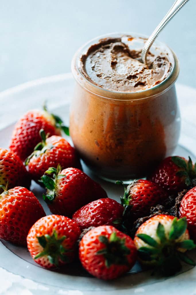 This vegan "Nutella" mousse is only a few ingredients and an easy 5-minute blend away from your spoon! A creamy, rich, healthy, and easy-to-make recipe to impress any and all chocolate & hazelnut lovers.