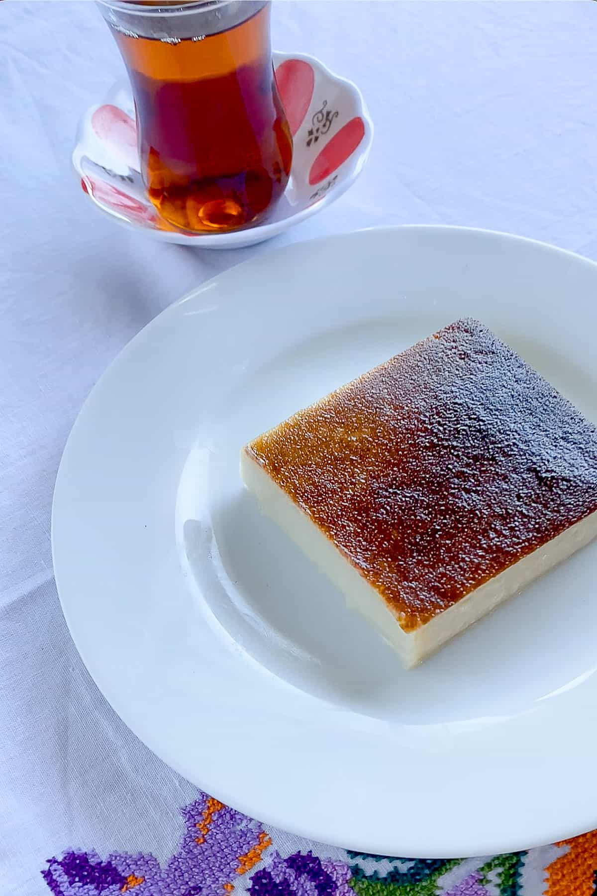 kazandibi with turkish tea